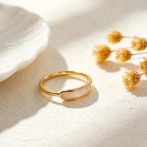 Pärlemorring, 18k guldpläterad, rostfritt stål, vattentät ring, läcker, minimalistisk, pärlring, gåvosmycken bild 1