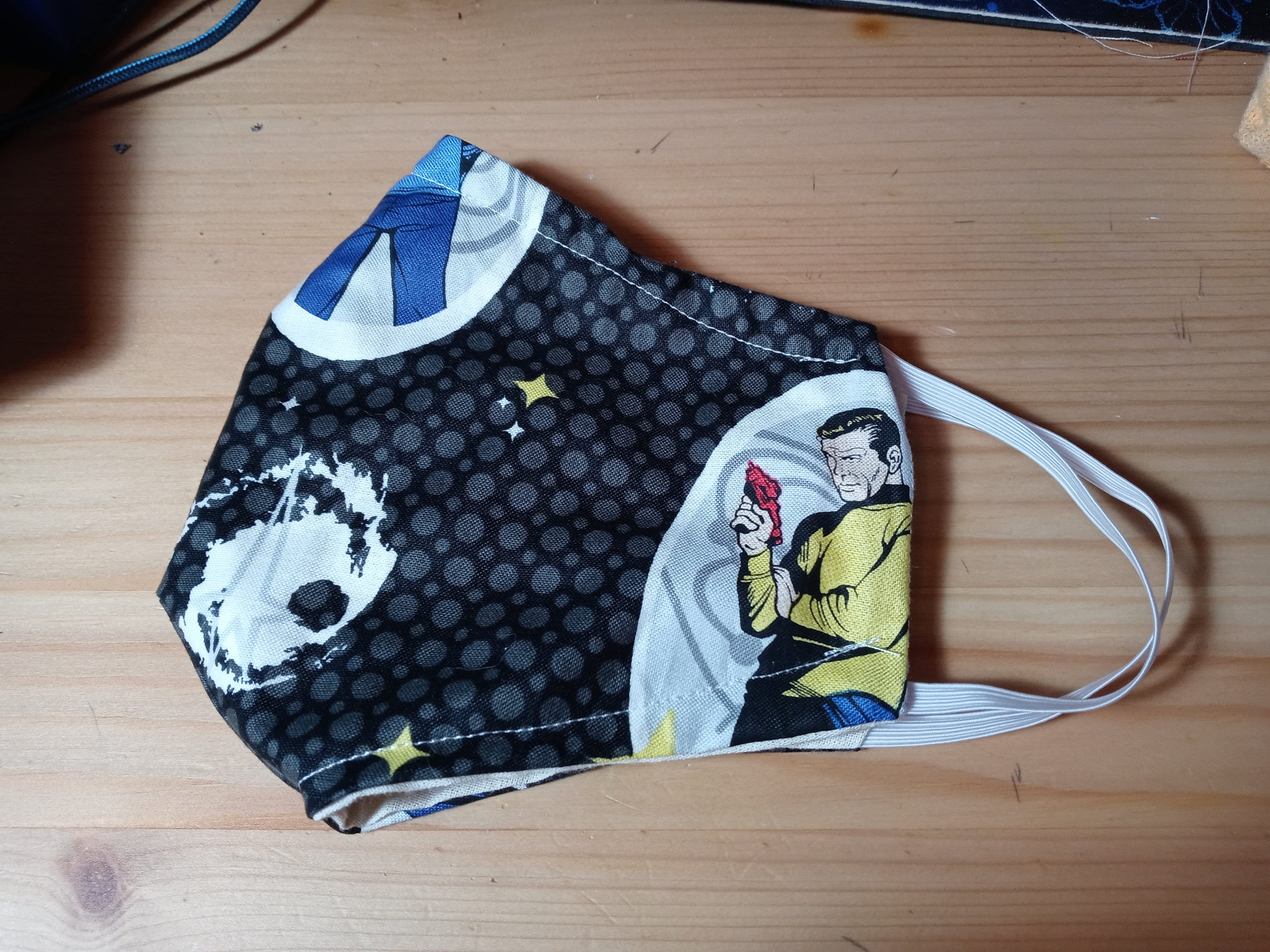 Star Trek Classic Comic Book pattern with wormhole and black polka dots washable face mask with 5 filters PM 2.5 filters, Adults, Kids - Thumbnail 3