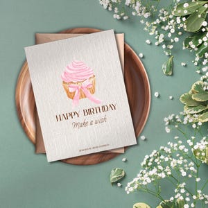 Cartão de Feliz Aniversário, Cupcake Rosa, Download Digital - Imprimível 14,9 cm x 21,6 cm