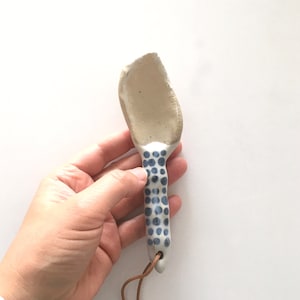 Clay spoons, Handmade spoons, Stoneware spoons, White Black Spoons, Kitchen decor, Flower spoons, Leather strip spoons, Farmhouse spoons