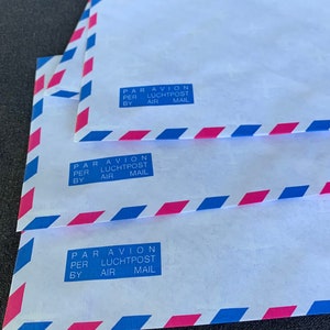Conjunto de sobres Vintage Air Mail de 12 idénticos. Los escritores de correo de caracol ooak suministro. Adictos al arte por correo y fanáticos de los collages de papel que escriben en diario.