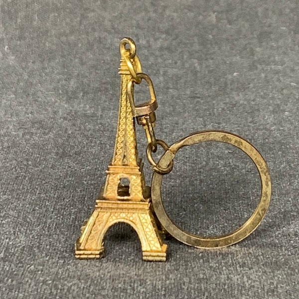 Pendentif vintage tour Eiffel souvenir de Paris. Cadeau de voyage avec porte-clés Voyage en France.
