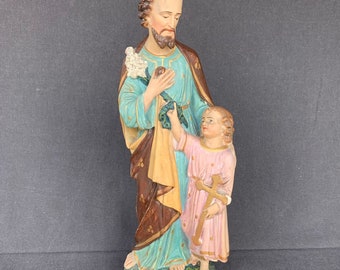 Grande statue religieuse vintage de Saint Joseph avec Jésus Enfant. Français de la craie d’église antique. Pieuse figure statuaire de collection à prier.