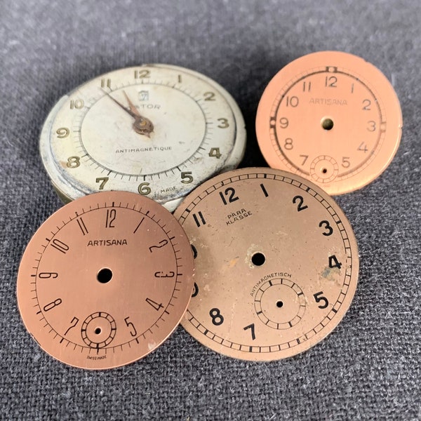 Antike rose goldene Uhr Zifferblatt Instant Sammlung von 4. Gerettet Retro-Schmuck machen nicht übereinstimmende Angebot. Ein Unikat aus den 1960er Jahren.