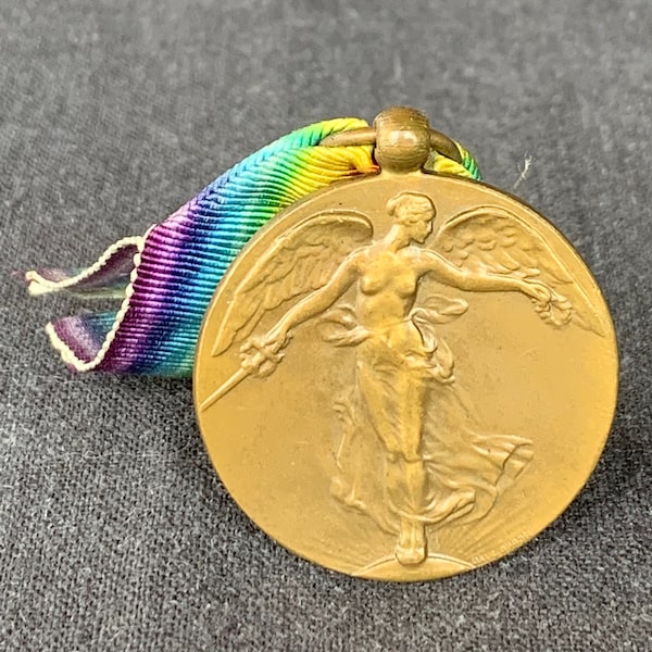 Médaille de la Victoire 1914-1918. Souvenir de récompense militaire alliée de la Seconde Guerre mondiale. Souvenirs d'une pièce d'histoire de soldat de l'armée.