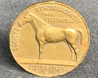 société d'encouragement pour l'élevage du cheval d'armes. Vintage 1947 horseman award wining prize pendant. Jewelry making supply finding.