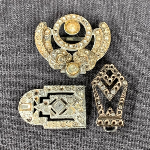 Vintage rescued buckle trio with missing rhinestones. Jewelry making upcycling supply. Elegant French souvenir instant collection.