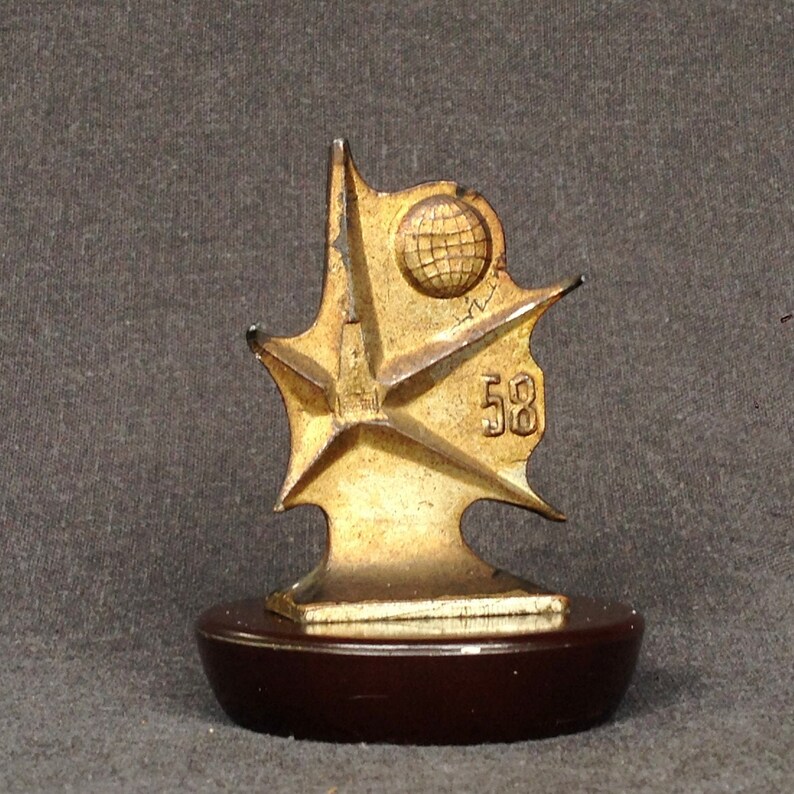 Brussels 1958 World Exposition Universelle commemorative souvenir trophy medal award Retro fifties Fair memorabilia Star and golden Globe.