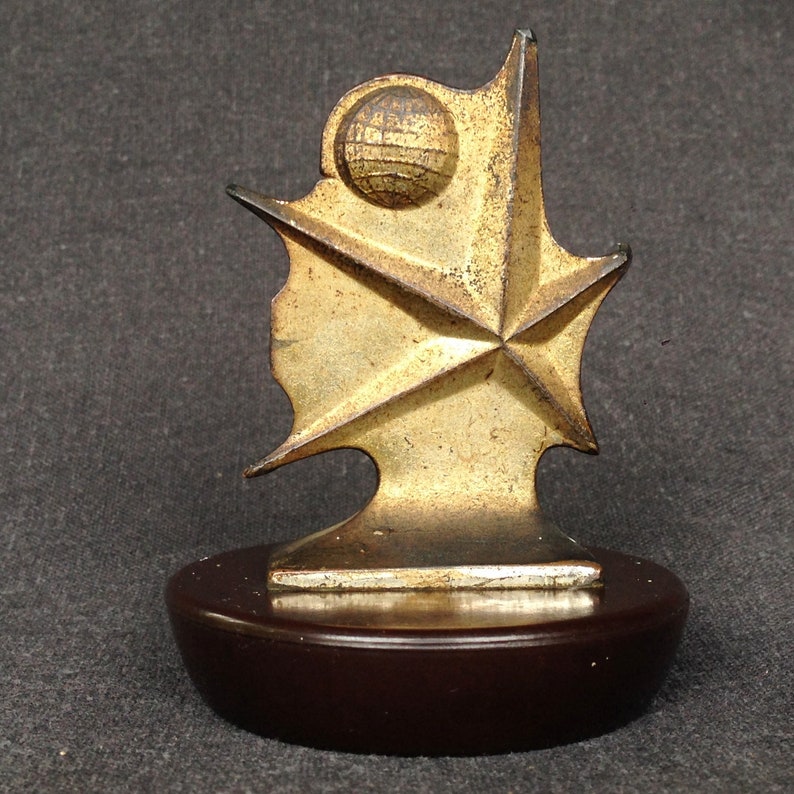 Brussels 1958 World Exposition Universelle commemorative souvenir trophy medal award Retro fifties Fair memorabilia Star and golden Globe.