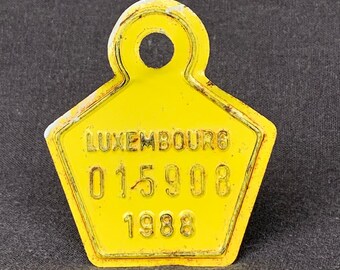 バイク識別用ヴィンテージナンバープレート。1957、1970、1974、1976