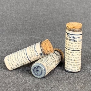 Pastiglie d'inchiostro Pelikan vintage per penne stilografiche in tubo di vetro originale. Articoli per ufficio retrò salvati. Idea regalo per oggetti da collezione con grafia di scrittore