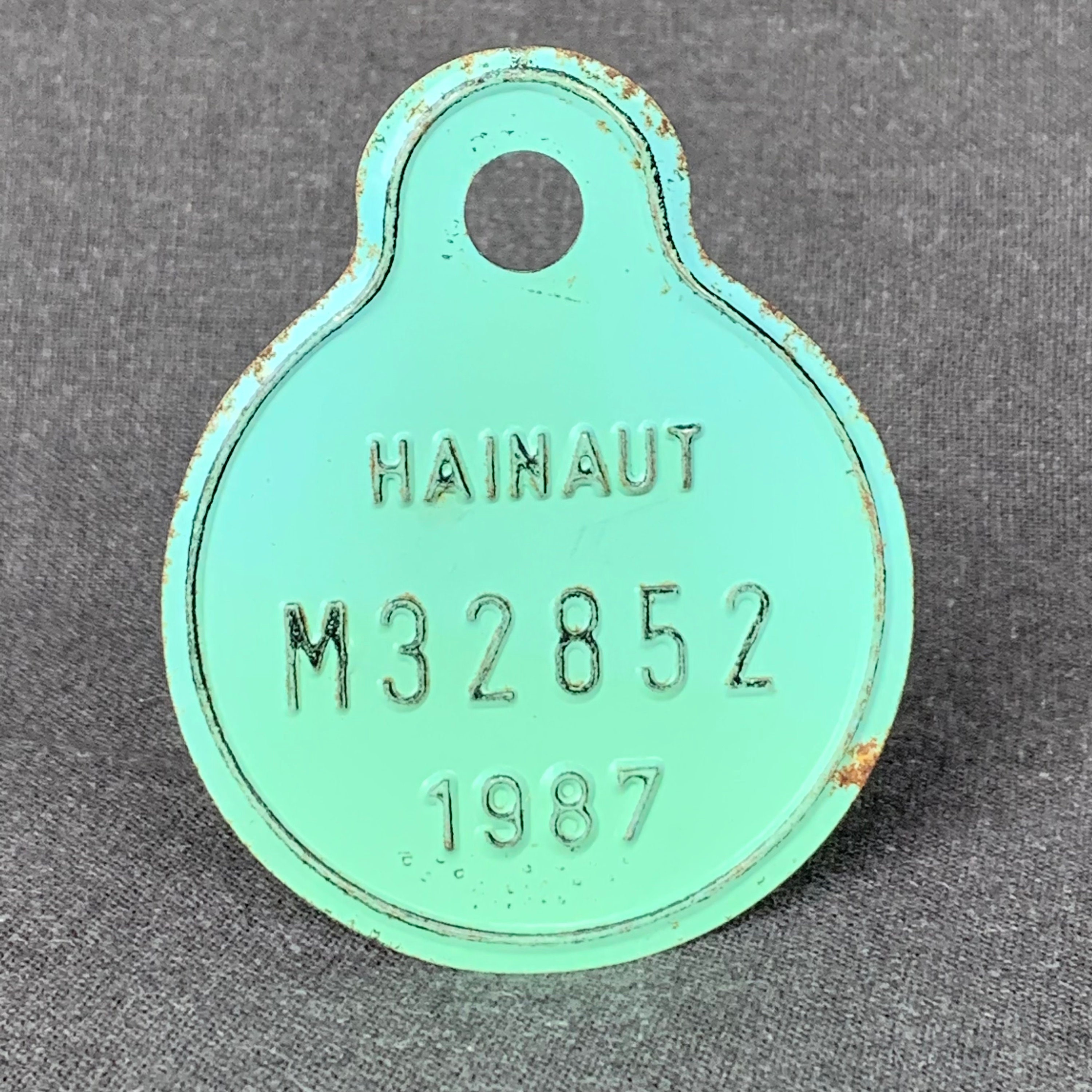 バイク識別用ヴィンテージナンバープレート。1957、1970、1974、1976