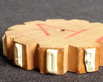 DESTOCK Vintage unused numbered circle stamp number 1. Rescued industrial scrapbooking stamping supply. PRICE for ONE stamp. On sale.