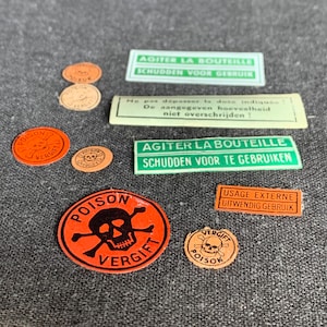 Etiquetas vintage de veneno. Suministro de farmacia farmacéutica. Identificación del etiquetado de medicamentos venenosos. Collage de creación de tarjetas de invitación de Halloween