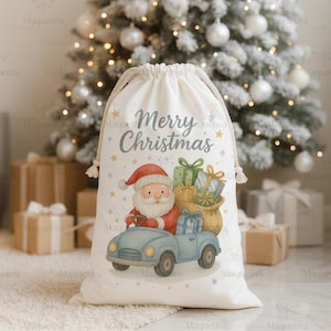Peut inclure: Un sac cadeau blanc &agrave; cordon de serrage avec une illustration &agrave; l'aquarelle du P&egrave;re No&euml;l conduisant une voiture bleu clair remplie de cadeaux. Le sac porte l'inscription "Merry Christmas" et des &eacute;toiles.