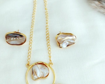 Gold Shell Necklace and Earrings Set, Ocean Inspired Jewelry, Brass Statement Jewelry, Beach Gift for Women