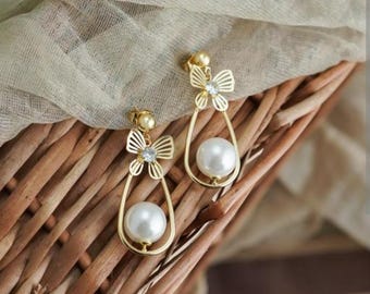 Orecchini pendenti a farfalla placcati in oro con perle, orecchini a goccia con perle ipoallergeniche, elegante regalo di gioielleria da sposa per donna