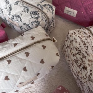 Borsa per il trucco trapuntata a fiori fatta a mano – Borsa da viaggio in cotone
