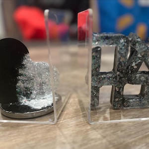 Handmade Judaica Resin Bookends – Hebrew Letter Bookends – Modern Jewish Home Decor – Custom Hebrew Book Ends – Unique Judaica Gift