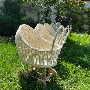 Handgefertigte Wicker Puppe Kinderwagen Natürliche Rattan Kinderwagen Montessori Spielzeug Boho Kinderzimmer Dekor-Baby-Dusche-Geschenk-Idee