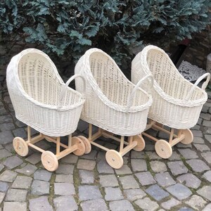 Witte rieten poppenwagen, rieten poppenwagen, natuurlijke rieten poppenwagen, cadeau voor kinderen, verjaardagscadeau voor peuter