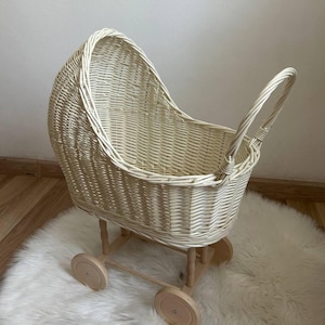 Witte rieten kinderwagen, rieten poppenwagen, natuurlijke rieten poppenwagen, poppenwagen, cadeau voor kinderen, verjaardagscadeau voor peuter