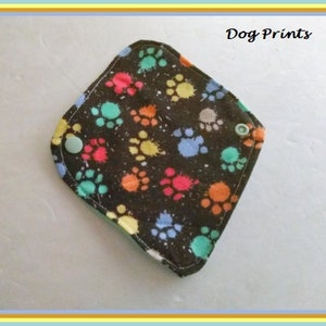 Elija su comodidad: protectores diarios de tela lavables Dog Prints