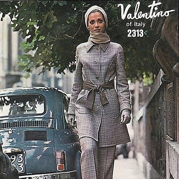 1970 Vogue Couturier diseño pantalón, vestido, patrón de chal con etiqueta VOGUE 2313 VALENTINO de Italia Sin cortar, busto plegado en fábrica