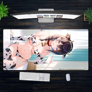 カウガールアニメデスクマットXXL - かわいいカウガールビキニマウスパッド、オタクゲームデコレーション、アニメ愛好家のためのコスプレ美的デスクマット