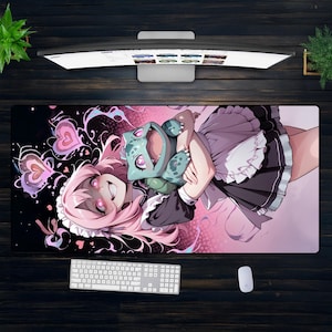 かわいいヤンデレXXLマウスパッド、ピンクのアニメガールデスクマット、クレイジーキュートメイドゲーミングパッド、アニメ愛好家へのギフトに最適な特大オタクデスクセットアップ