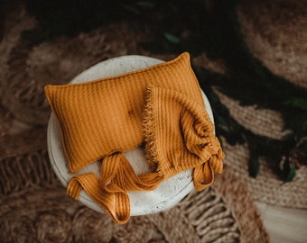 Mustard pillow & bonnet set