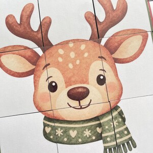 Pu&ograve; includere: Un puzzle quadrato composto da nove tessere individuali raffigurante la testa di un cervo in stile cartoon con corna marroni, grandi occhi scuri e un muso marrone chiaro. Il cervo indossa una sciarpa verde decorata con cuori, stelle e puntini bianchi.