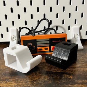 Nintendo NES Controllerhalter für IKEA Skadis Wände