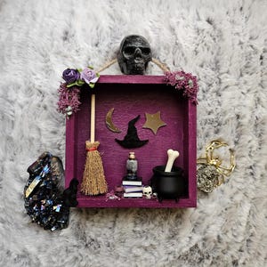 Caja de sombras de libros con temática de brujas