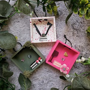 Miniaturowe pudełko z książkami