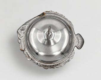 Vintage Fish-Shaped Covered Serving Dish with Clear Pyrex Liner – Silver-Tone 3-Piece Serveware Set