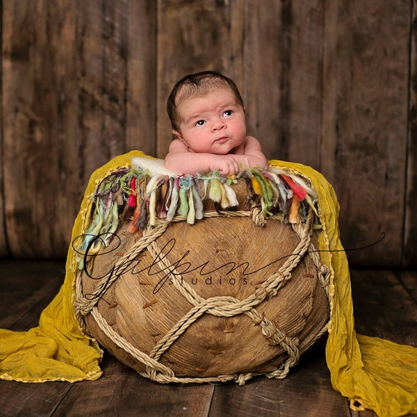 Organic Criss- Cross Posing basket