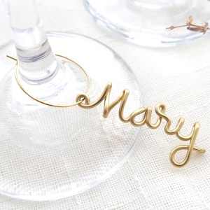 Personalisierte Weinglas Anhänger: Benutzerdefinierte Draht Name Drink Tag, Hochzeit Tischkarte, Abendessen Gunst, 2026 Neujahr Geschenk