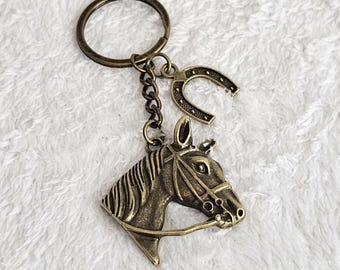 Horse Head Bag Charm Keyring – Brass Effect Horse & Horseshoe Keychain – Stainless Steel Equestrian Gift – Handbag Charm