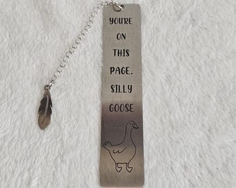 Stainless Steel Silly Goose Bookmark – "You're on This Page, Silly Goose" – Goose Bookmark with Feather Charm – Funny Book Lover Gift – 13cm