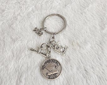 Stainless Steel Graduation Keychain – Graduation Gift – Graduate Keyring with 4 Charms – Class of 2026 Keepsake – Student Gift
