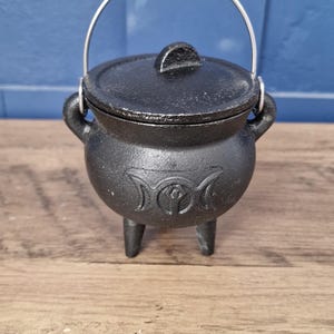 Witches Cauldron, Cast Iron cauldron, Altar decoration, Altar Accessories, Herb pot, Candle Holder, potion pot, black cauldron, Spells