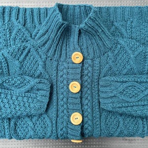 Hand‑Knitted Aran Wool Cardigan – Chunky Cable Knit Sweater – Women’s Cozy Irish Cardigan