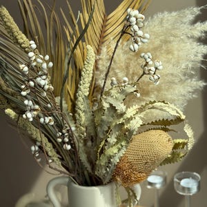 Organic Dried Floral Arrangement - Palm Leaves, Pampas, and Banksia for a Serene Atmosphere