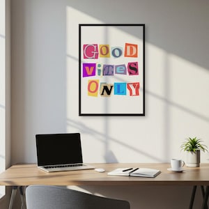 Arte mural colorido y estilo collage con buenas vibras: póster con tipografía audaz de Ransom para una decoración positiva para la sala de estar, el dormitorio o el espacio juvenil.