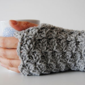 Light grey fingerless gloves, crocheted, handmade, ready to ship image 3