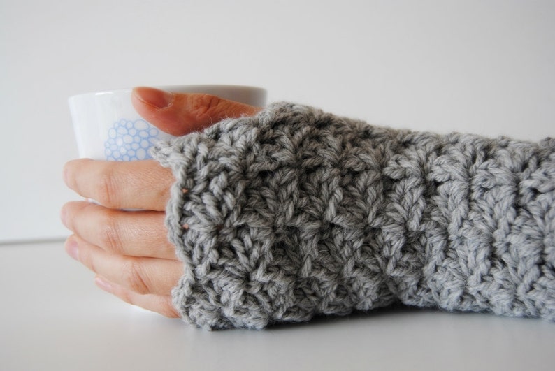 Light grey fingerless gloves, crocheted, handmade, ready to ship image 3