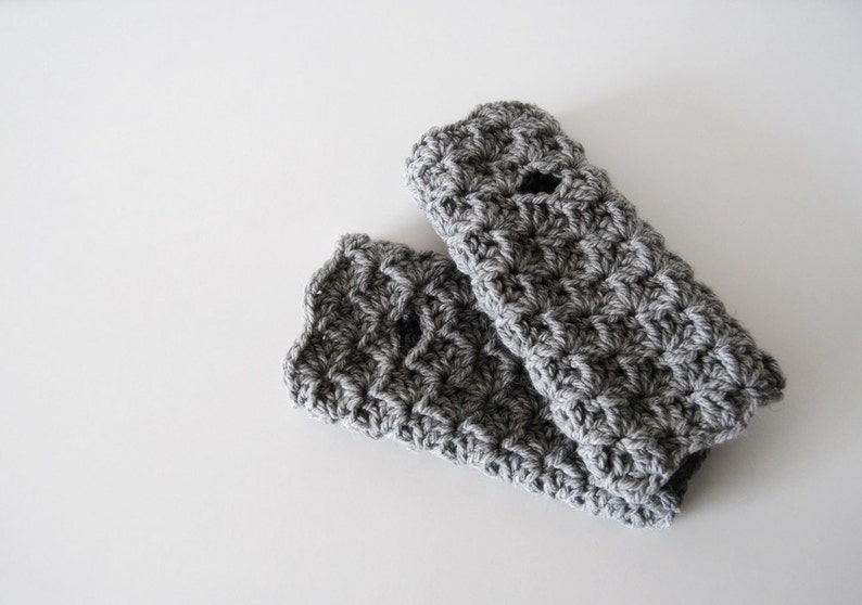 Light grey fingerless gloves, crocheted, handmade, ready to ship image 4