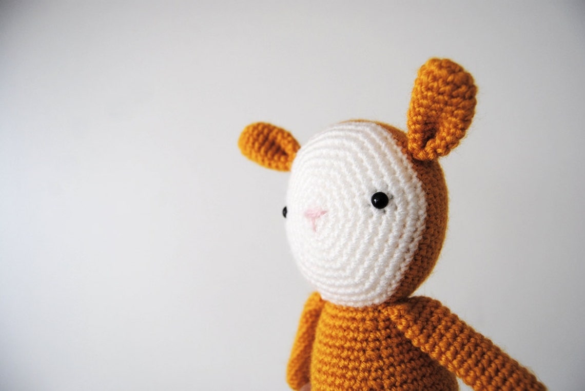 Amigurumi peluche LAPIN bleu marine fil chenille fait main crochet
