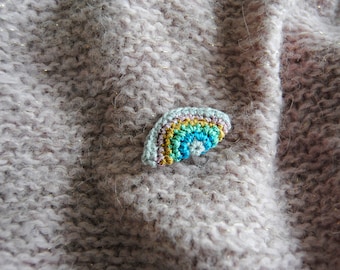 Broche arc-en-ciel, pin's arc-en-ciel, broche crochet, broche Amigurumi, pin's crochet, badge arc-en-ciel , bijoux crochet